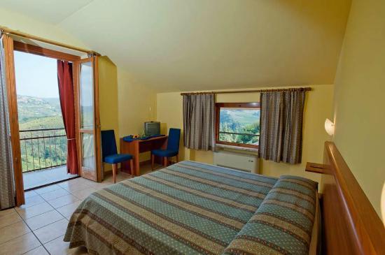 Locanda Italia Serralunga d'Alba Εξωτερικό φωτογραφία